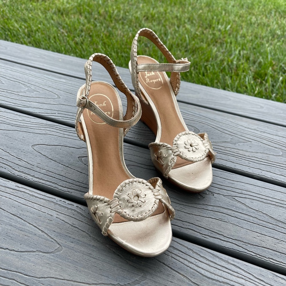 BRAND NEW Jack Rogers Clare Wedge in Platinum